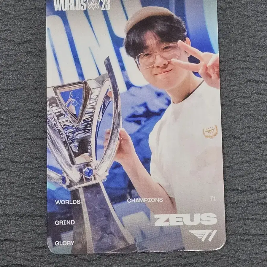 HLE T1 제우스 23년 월즈 스킨 쇼케이스 포카
