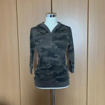 가격 인하했습니다 카모 패턴 7부 소매 후드 부착 폴로 셔츠