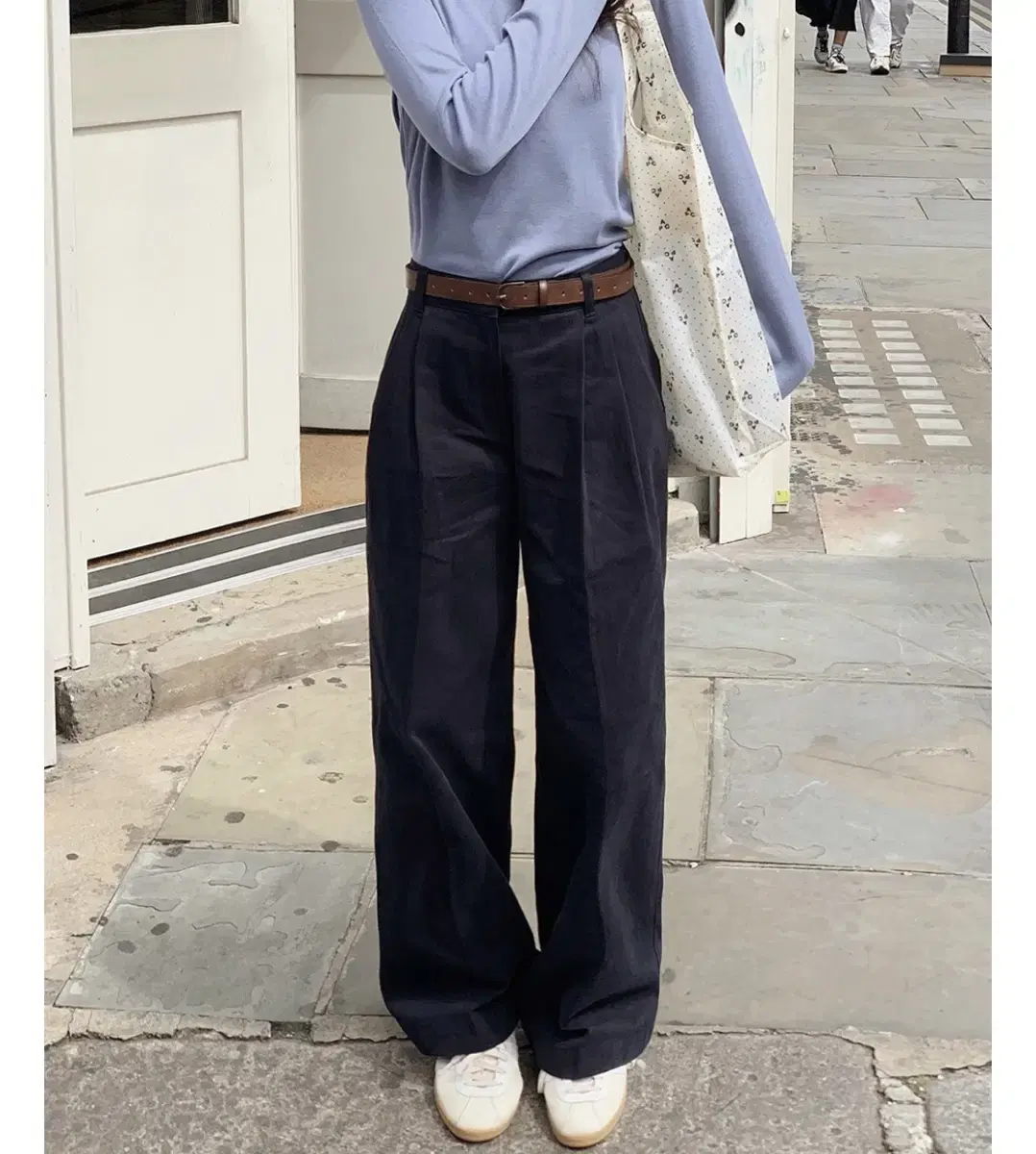 Slow & Fintuck Wide Cotton Slacks