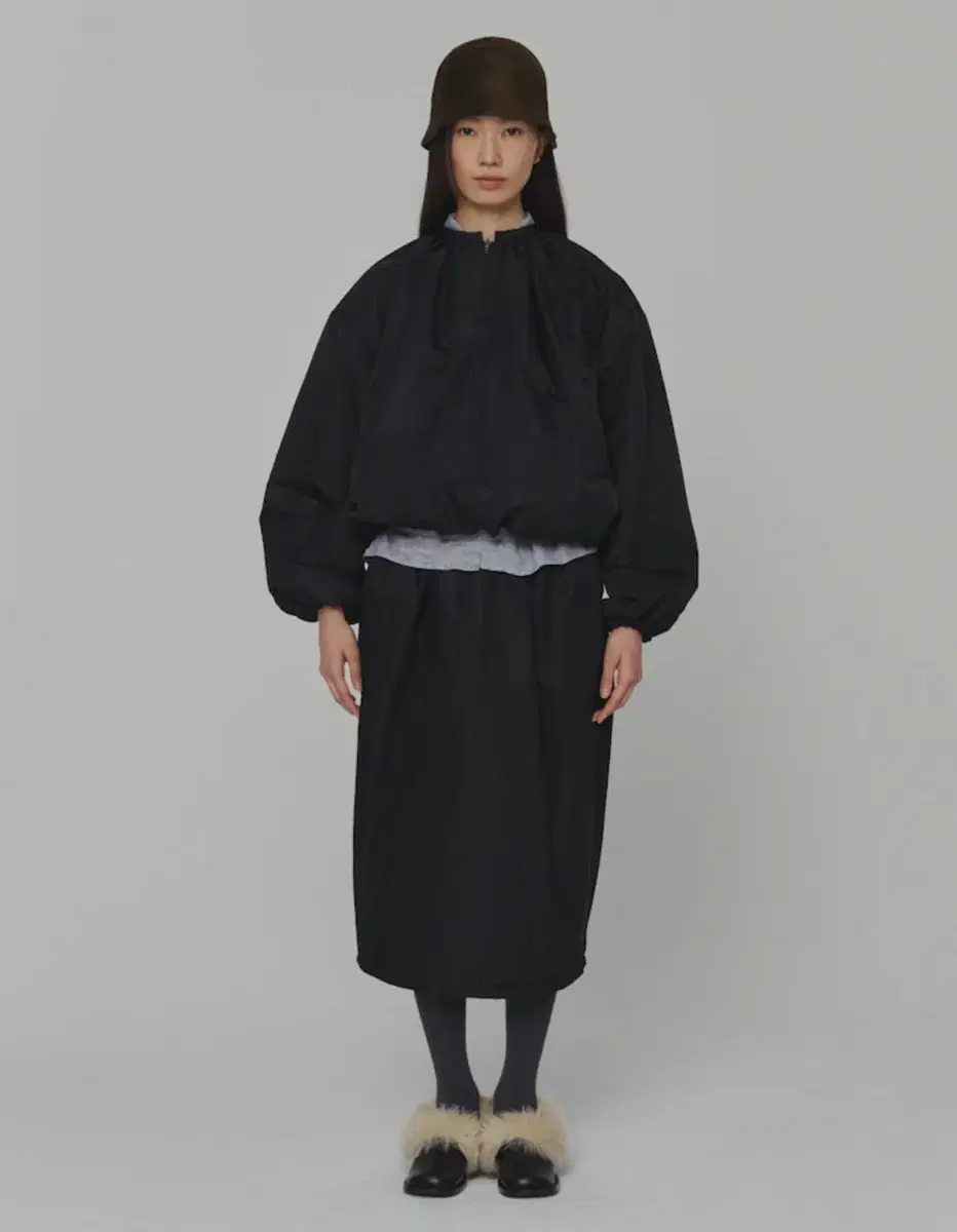 아모멘토 퀼티드 리버시블 패딩 점퍼 블랙