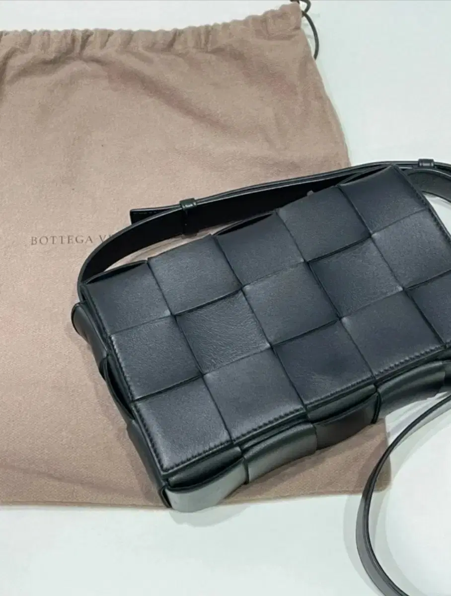 보테가 인트레치아토 카세트백