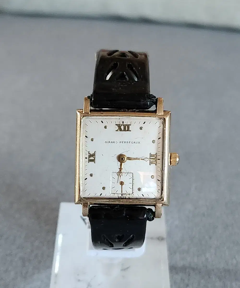 189) Girard Perregaux Square Hand-Winding