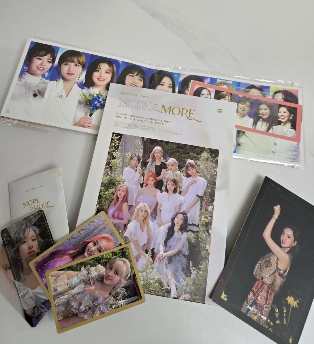 트와이스 more and more 앨범 + 사진 굿즈들 일괄 판매합니다