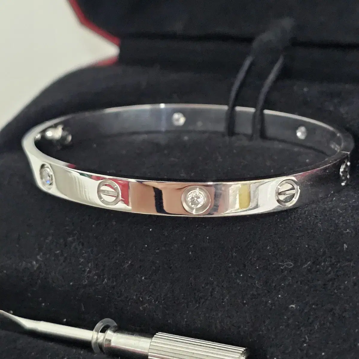 2021 model) Cartier Love Bracelet 4p Dia White Gold Bracelet