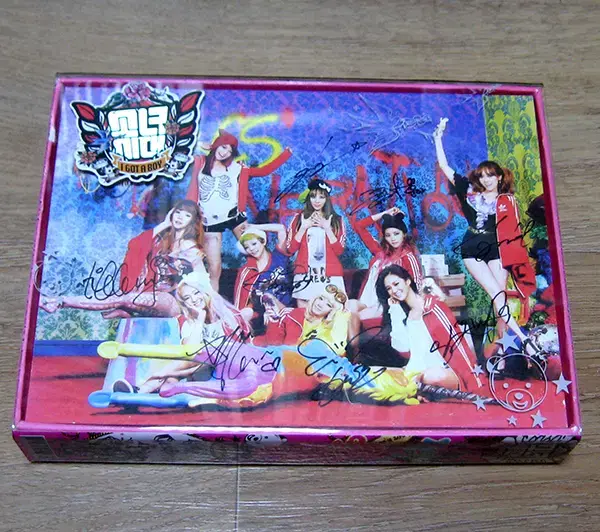 소녀시대 맴버전원 친필싸인 CD - 4집 - I Got a Boy