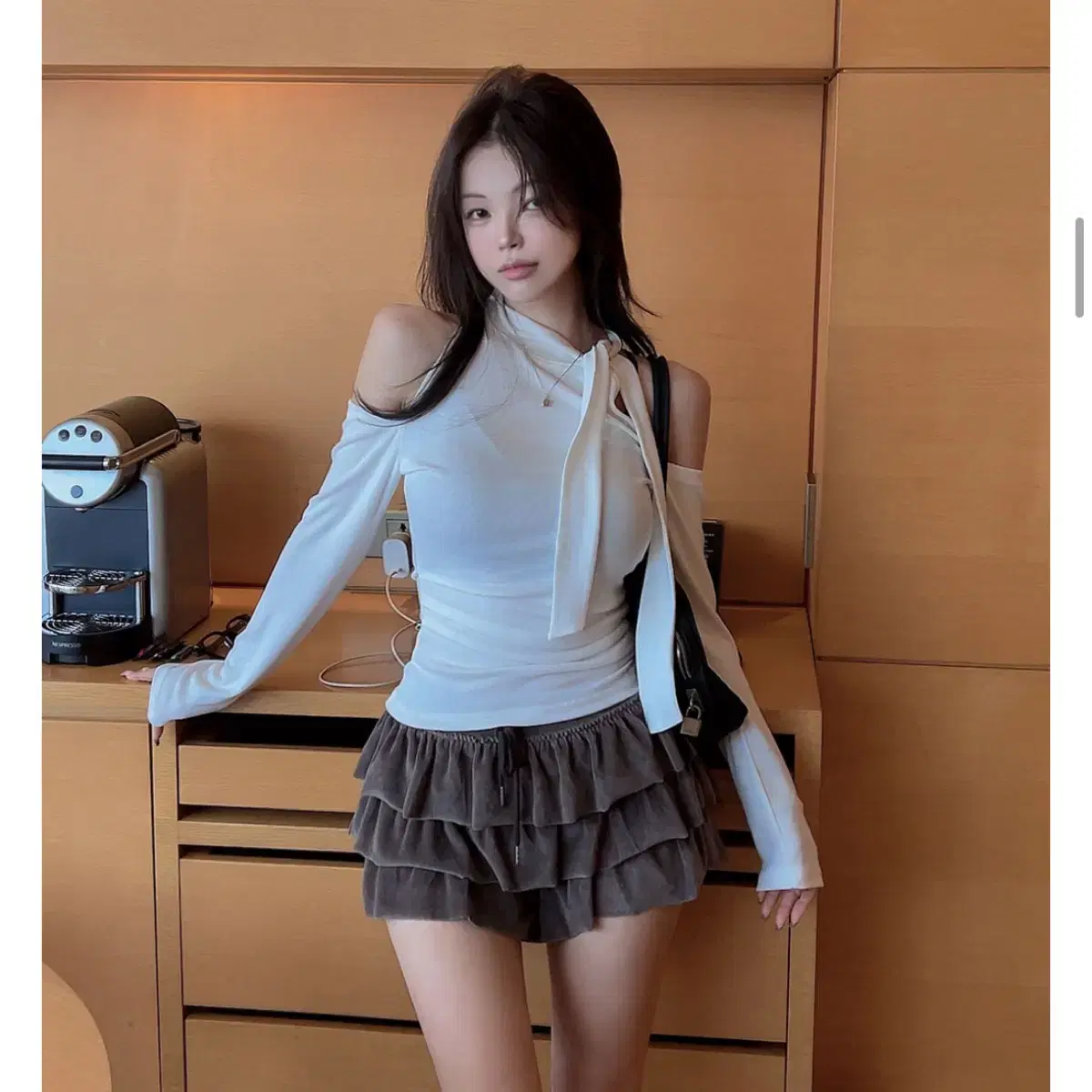 히프나틱 머플러 어깨 트임 티셔츠