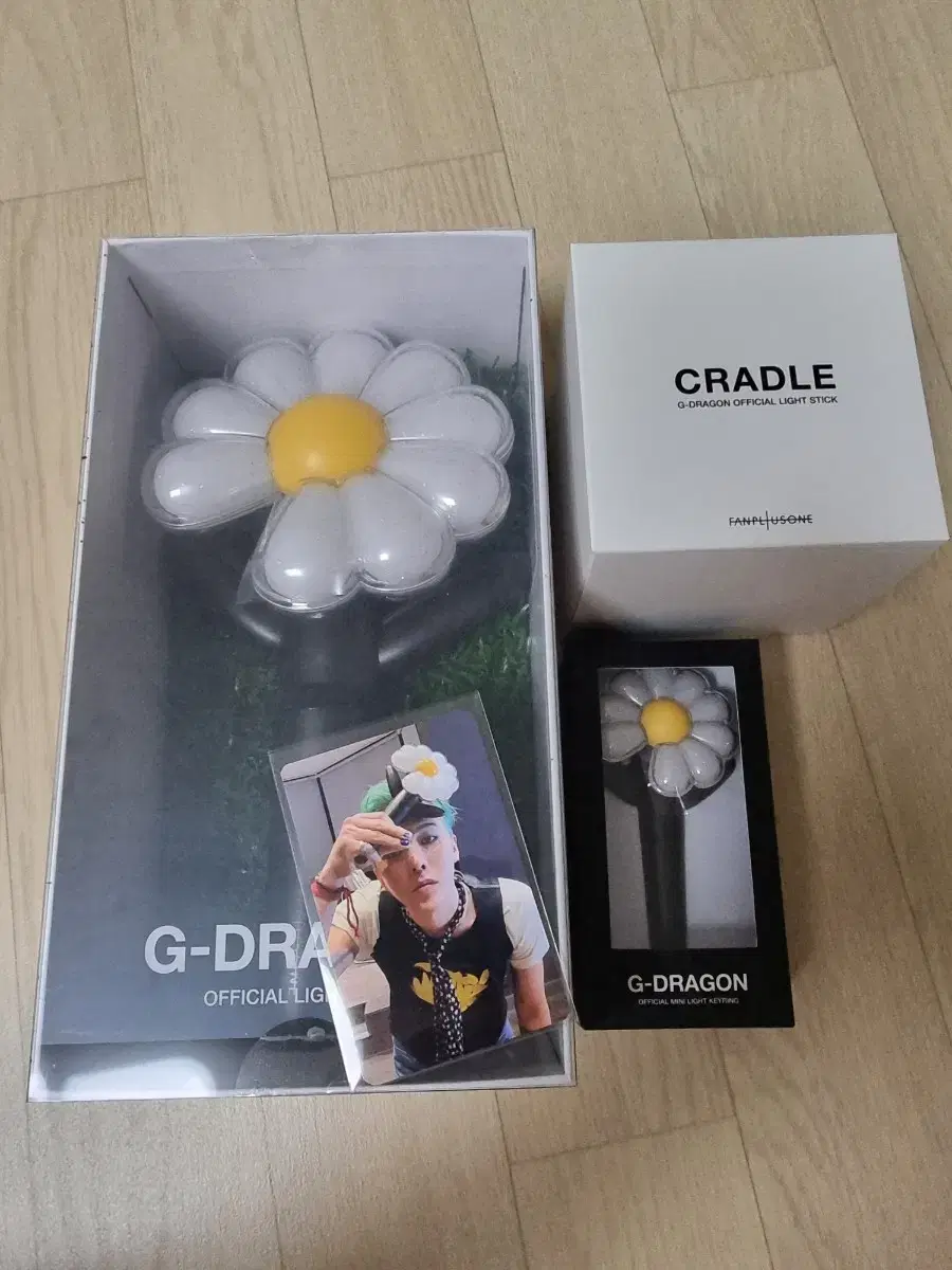 일괄 지디 응원봉 +크래들+키링+특전포카 팝니다 지드래곤 응원봉