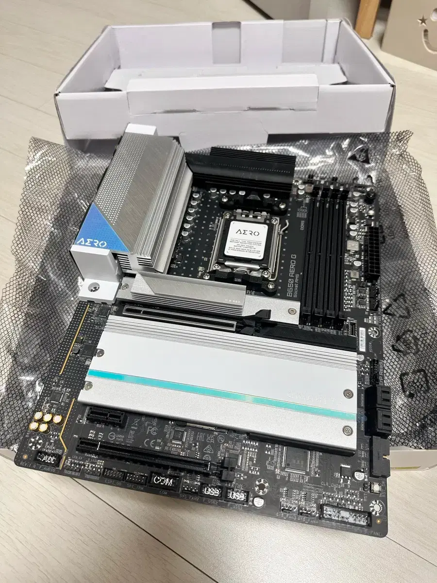 中古】【美品】GIGABYTE B650 AERO G 思い浮かべ