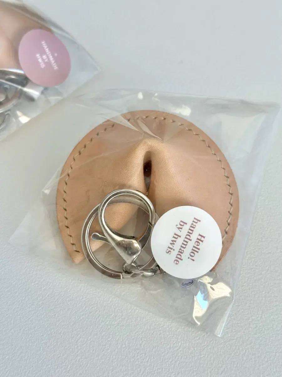 아이디어스 수제 가죽 포춘쿠키 키링
