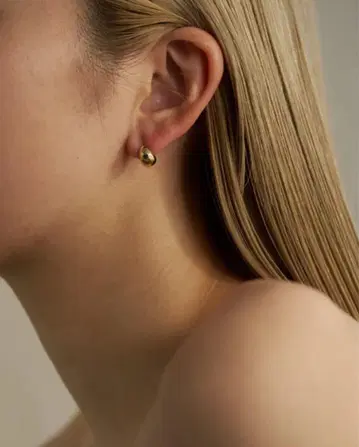 LORO 후프형 귀걸이 골드 한쪽 귀에만