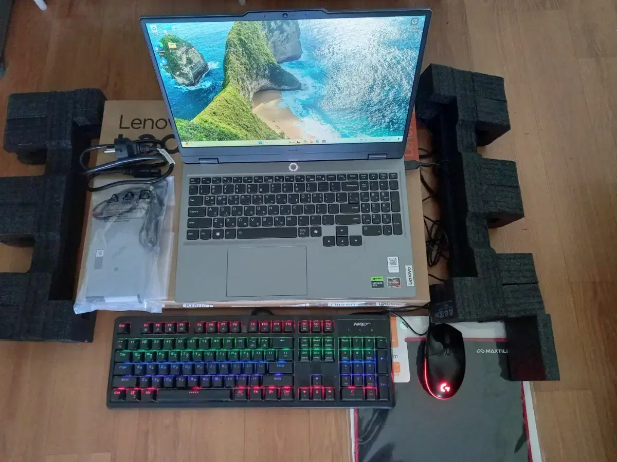 게이밍 노트북 라이젠7 Rtx4060 램20g SSD1TB 144hz