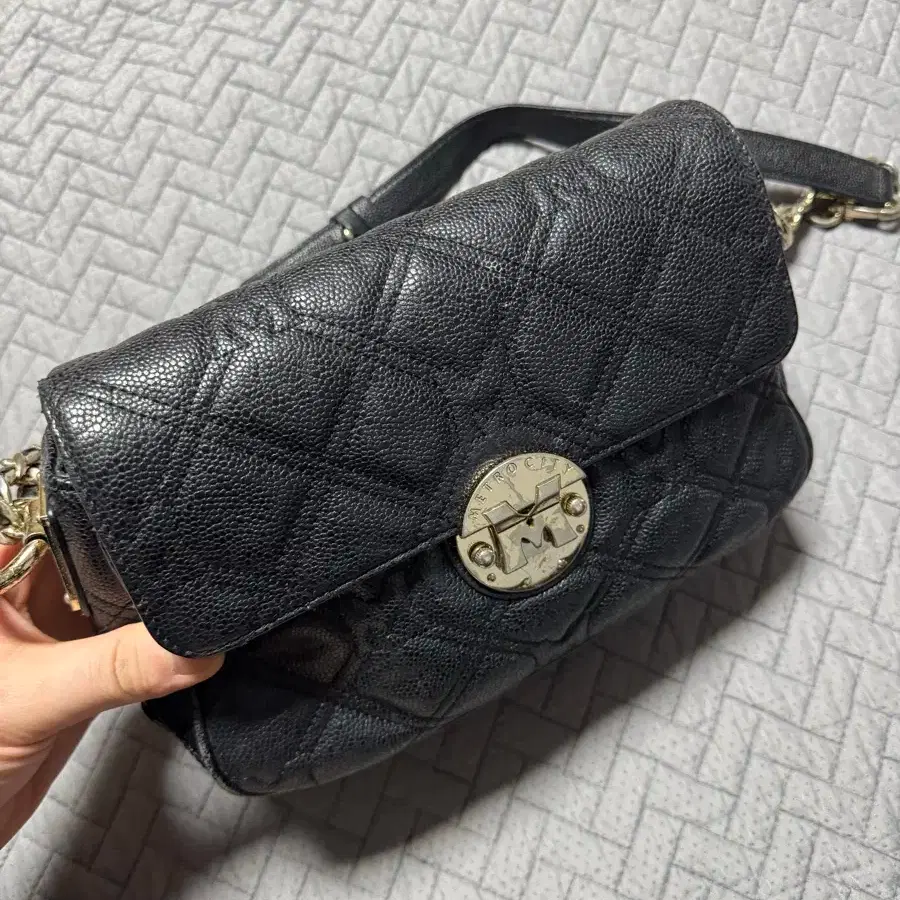 METROCITY 메트로시티 Metro City Shoulder Bag Black on Bunjang