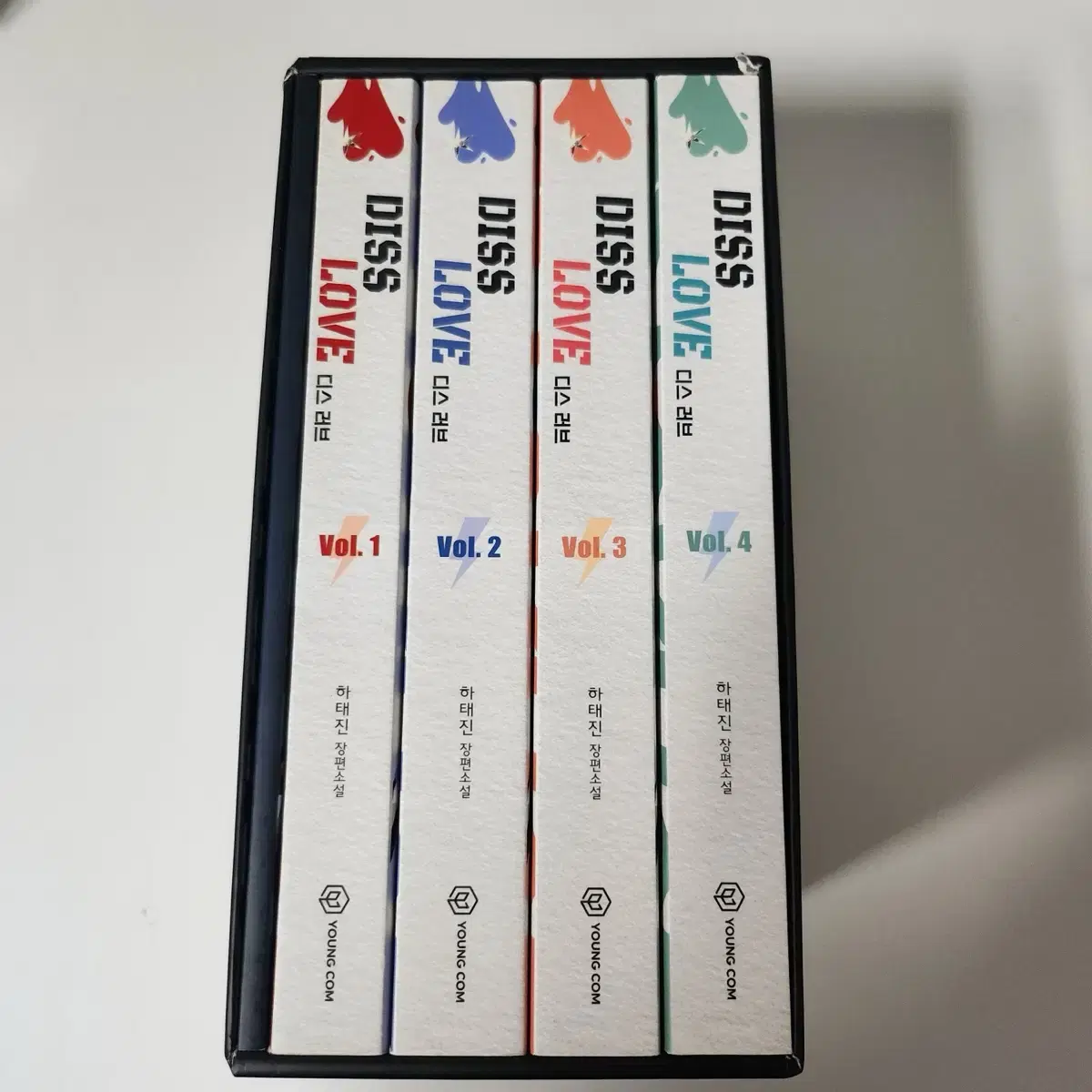 디스러브 소장본 단행본 세트 (엽서 코스터 티켓 포함)