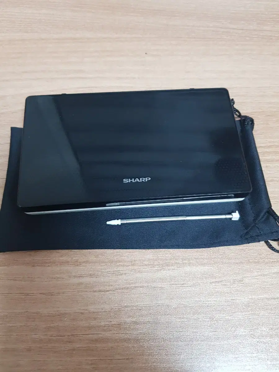 SHARP EM500 Electronic dictionary/ Native speaker pronunciation function for language study