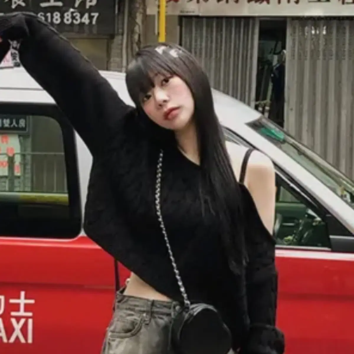 빈블 오프숄더 원숄더 꽈배기 니트 블랙