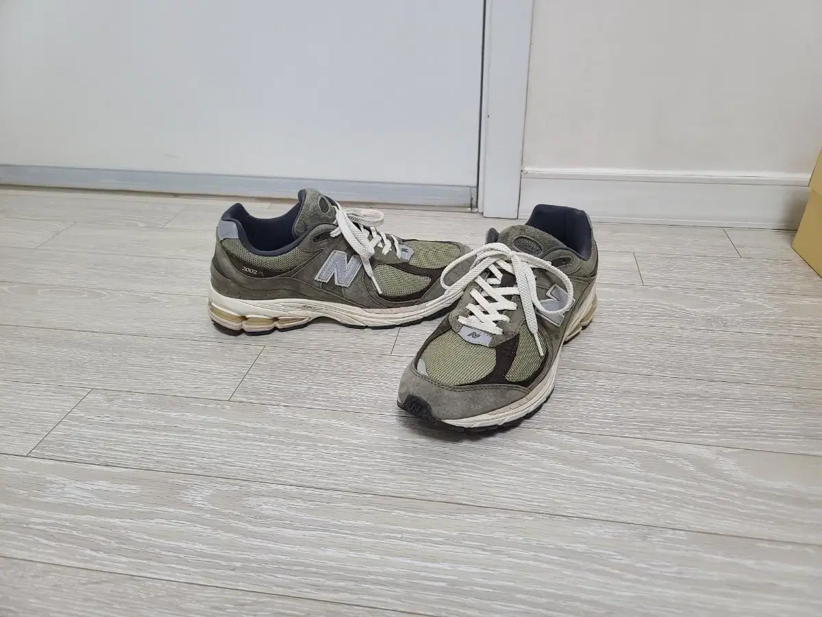 뉴발란스 2002 스페셜빈티지카키 280 S급