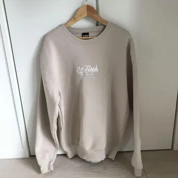 OnFleek 로고 자수 트레이닝복(샌드 베이지)