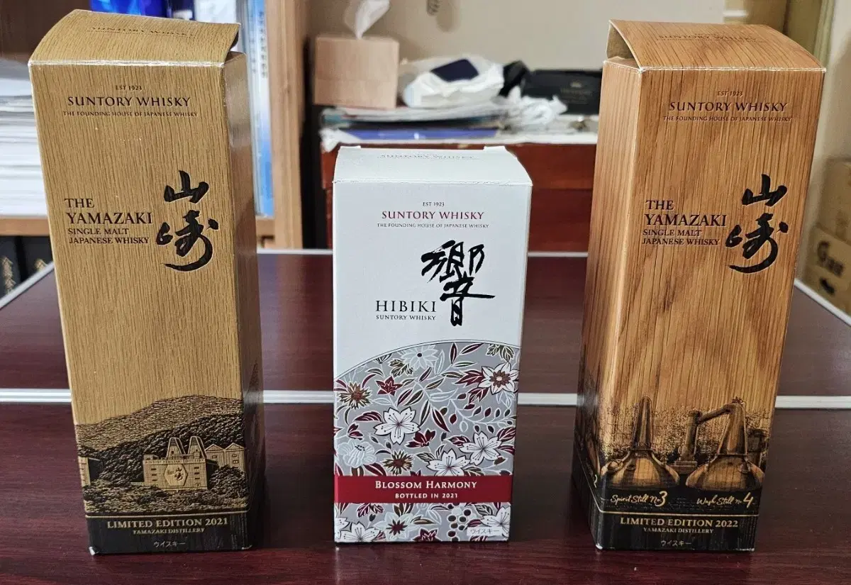 히비키,야마자키 에디션 공병과 케이스 입니다.