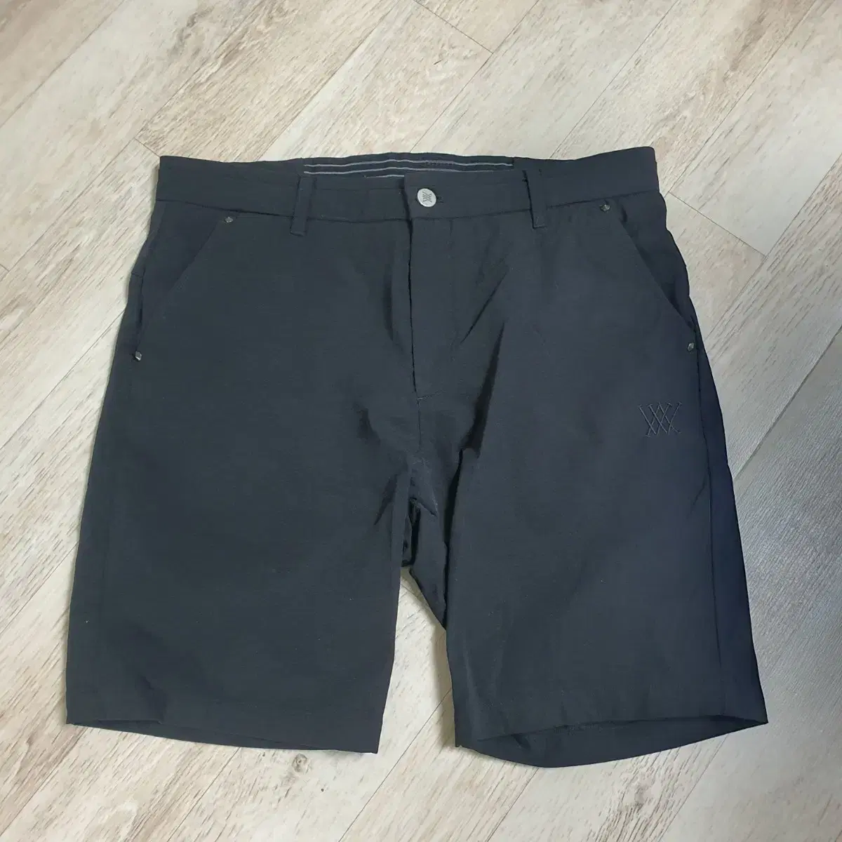 New Vahn shorts size 34