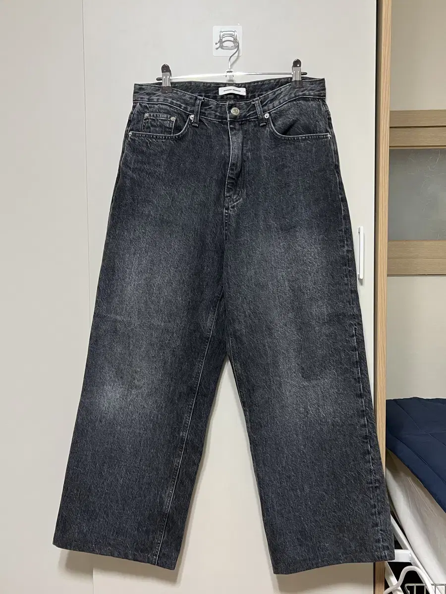 Branded black jeans (30) 51047