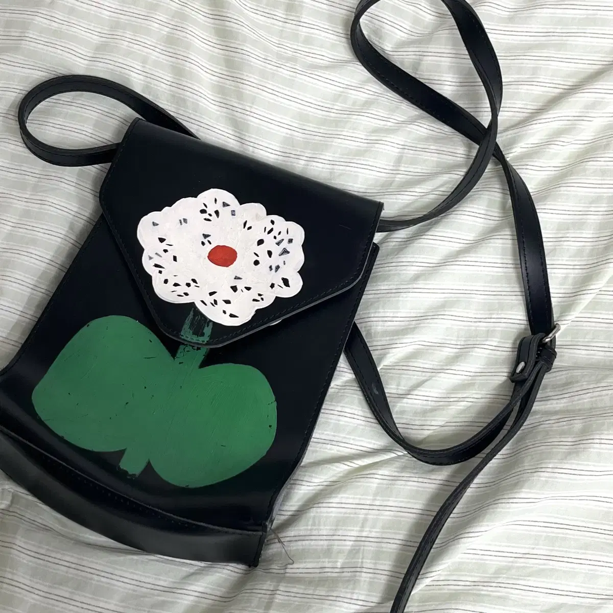 생긴대로 수제 핸드페인팅 플라워 크로스백