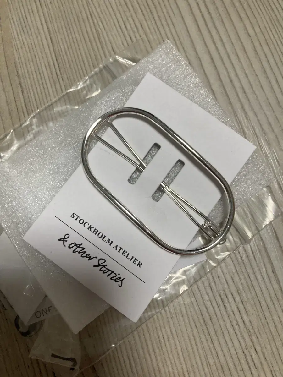 앤아더스토리즈 실버핀
