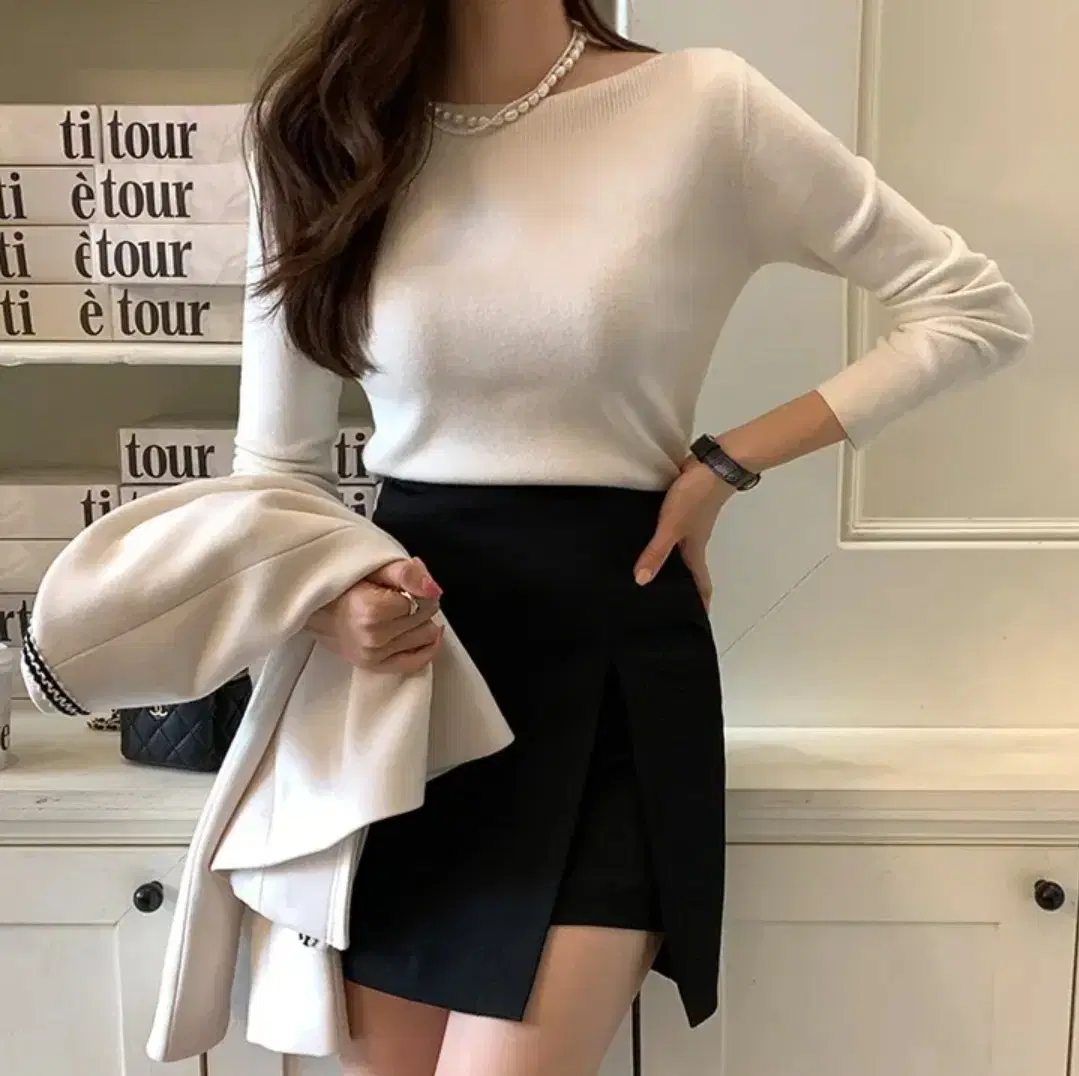 블랙, 원가 22100) 새상품 아뜨랑스 비스코스 보트넥니트
