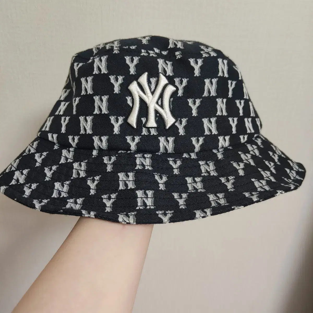 MLB 클래식 모노그램 버킷햇 NY (Black) 57 올려봅니다