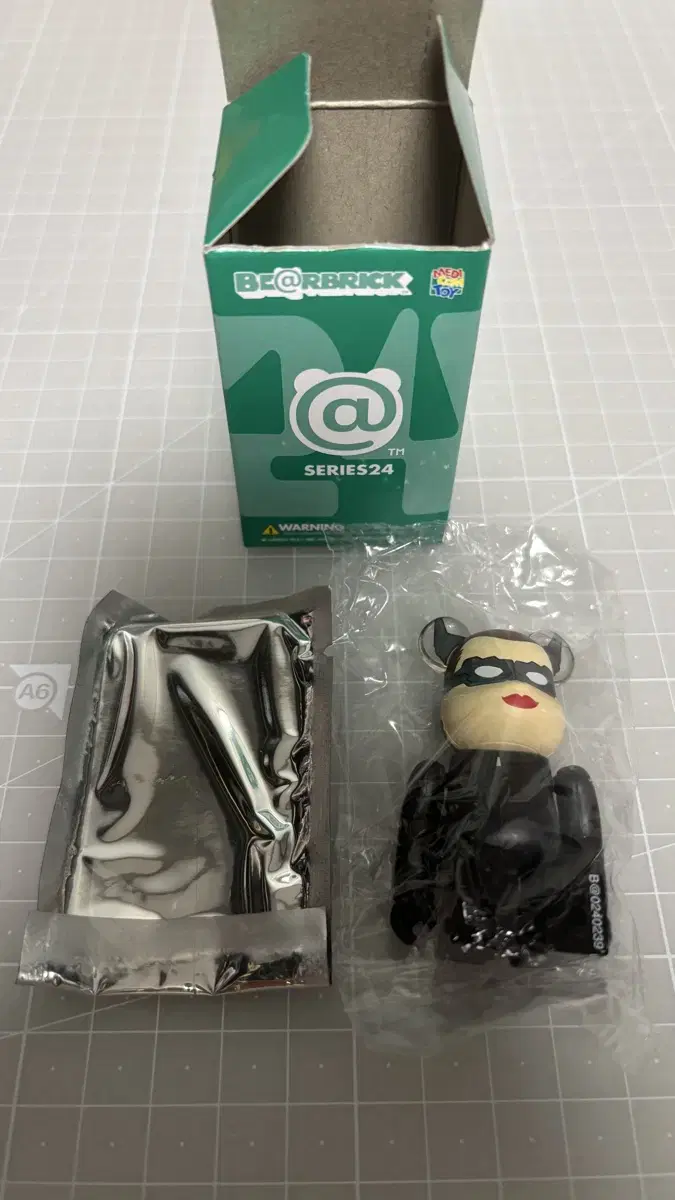100% Bearbrick - 24th Catwoman as a hero
