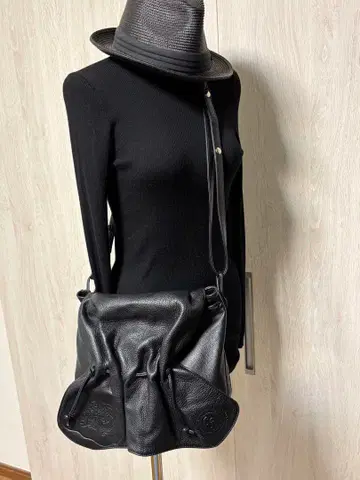 카를로스 파르티 컨디션 최상 블랙 가죽 스테디셀러 숄더백