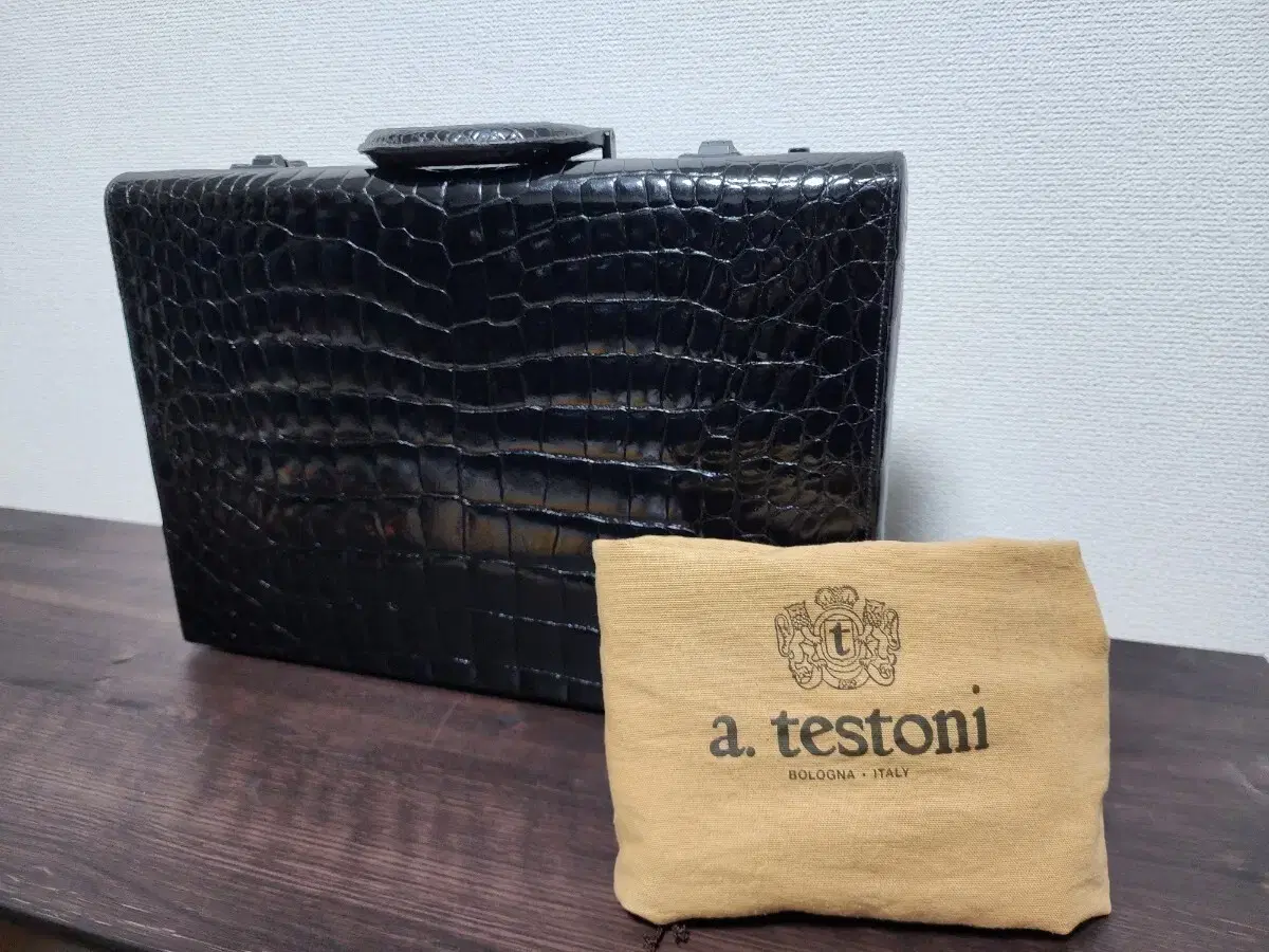 미사용) 정가 3300 a. testoni 테스토니 악어 가죽 가방