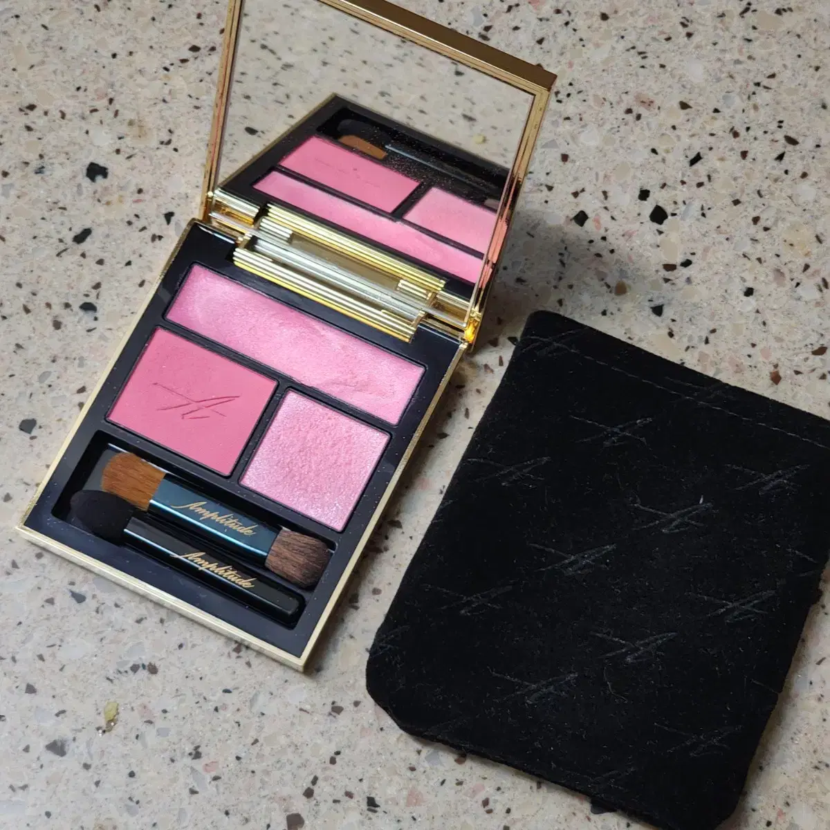 앰플리튜드 아이섀도우팔레트 11호 핑크 | 브랜드 중고거래 플랫폼, 번개장터