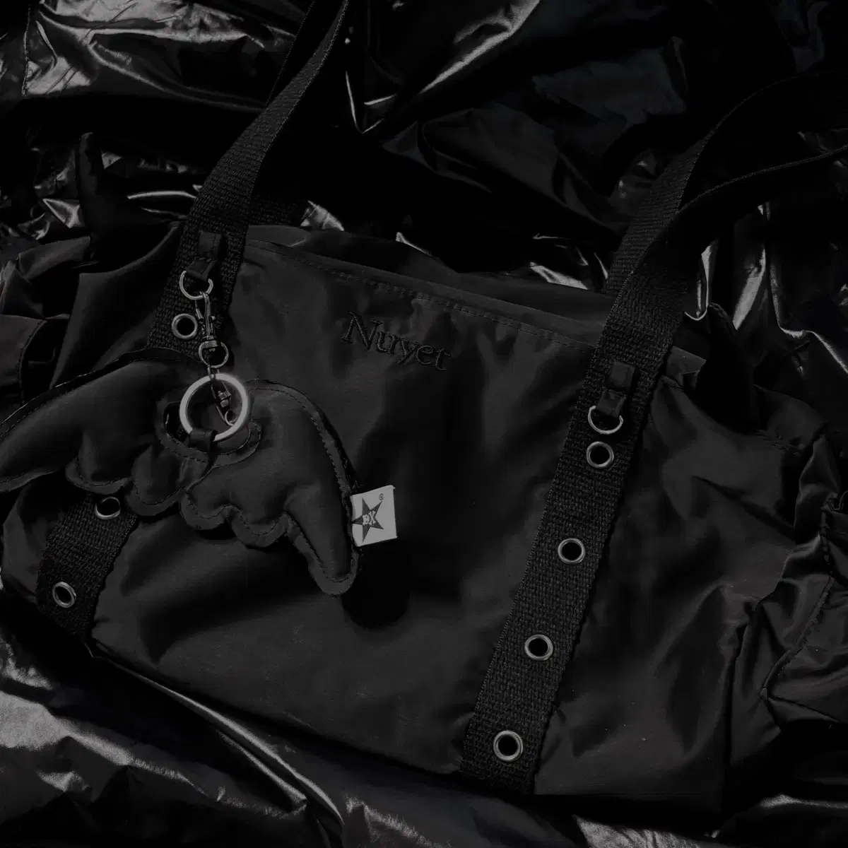 Nuyet Devil round boston bag 누엣 데빌 보스턴 백