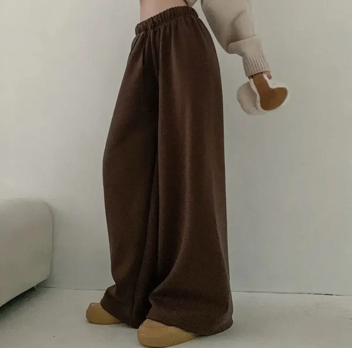 와이드핏 트레이닝 밴딩 롱팬츠 밤색