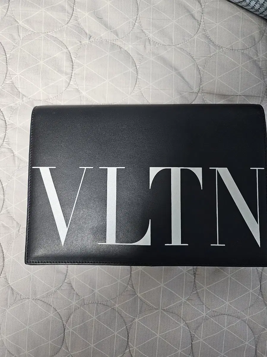 발렌티노 VLTN 로고 클러치