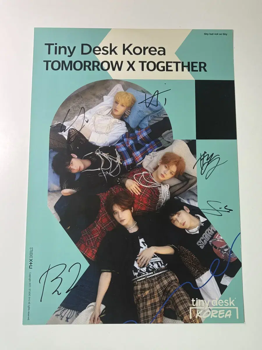 투바투 친필 사인 포스터(tiny desk)
