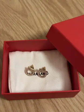 페라가모 귀걸이 골드
