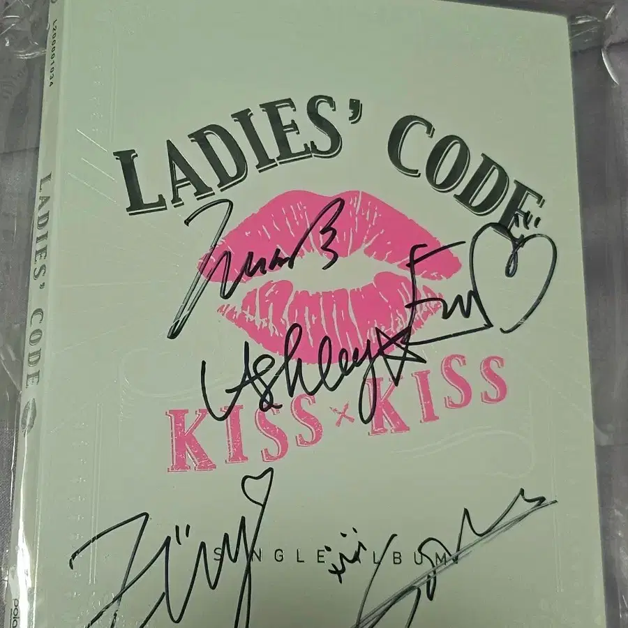 Lady's Code autographed CD - KISS KISS | Bunjang Global