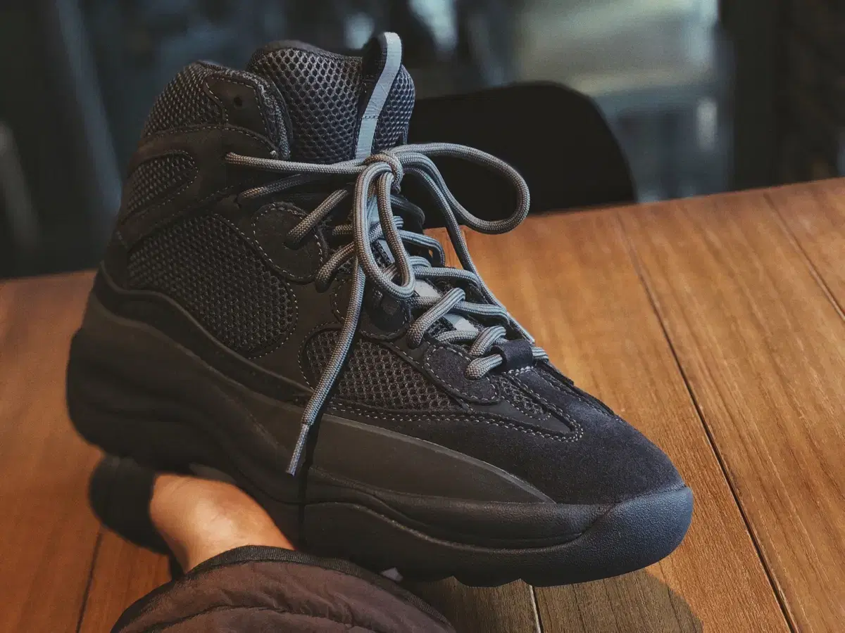 새제품 44 / Yeezy 이지 / Season6 시즌6 데저트부츠 블랙