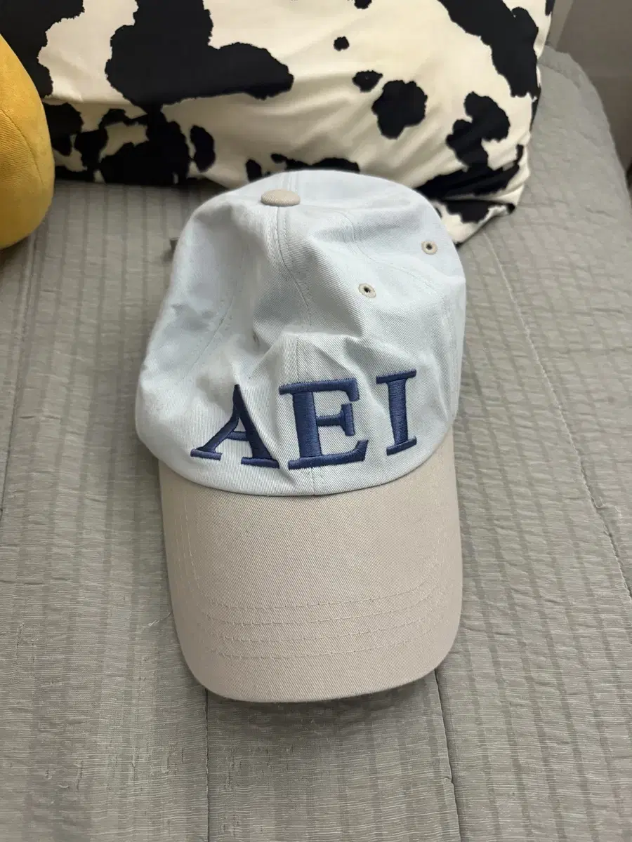 Aeiou 모자