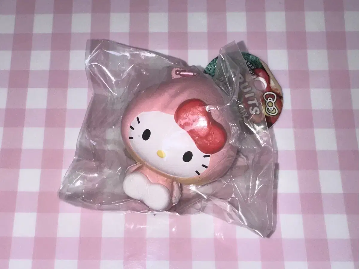 새 상품) 헬로키티 복숭아 키링 산리오