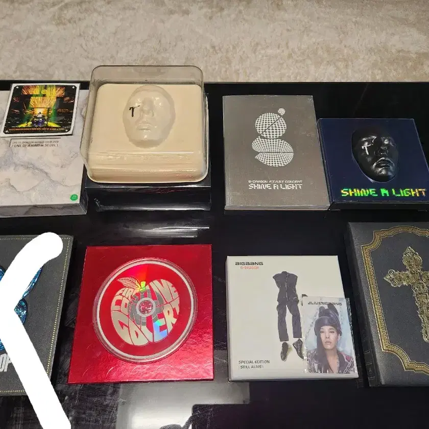 G-Dragon's solo album, DVD #지디,#지디앨범,#지디포카 on Bunjang Global Site.