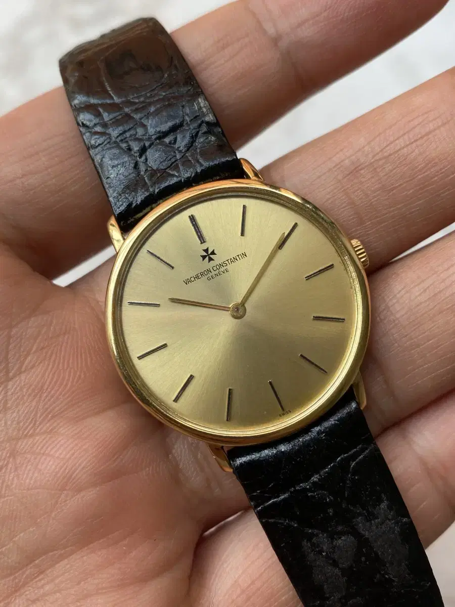 18k gold watch case Vacheron Constantin Vintage Watch Patrimony Full Body