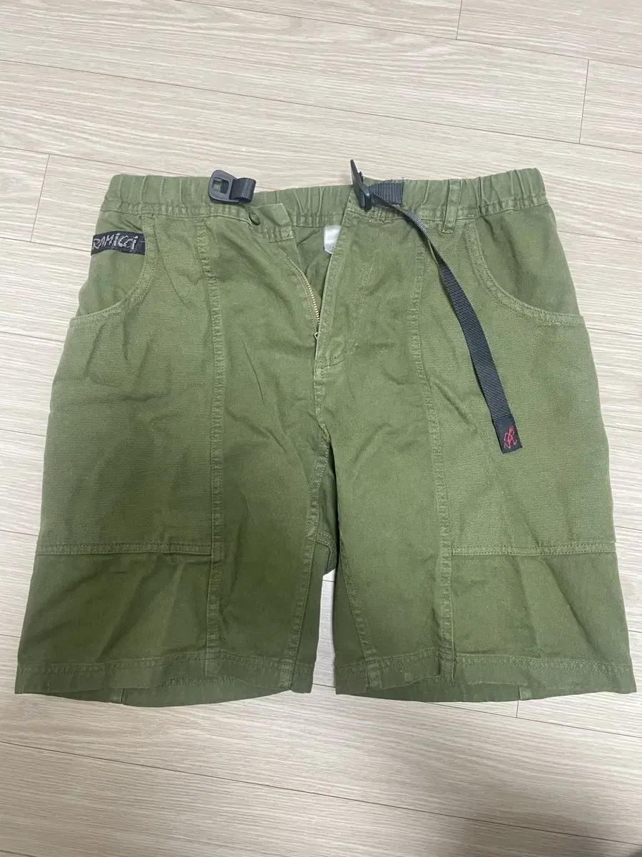 그라미치 가젯팬츠 반바지