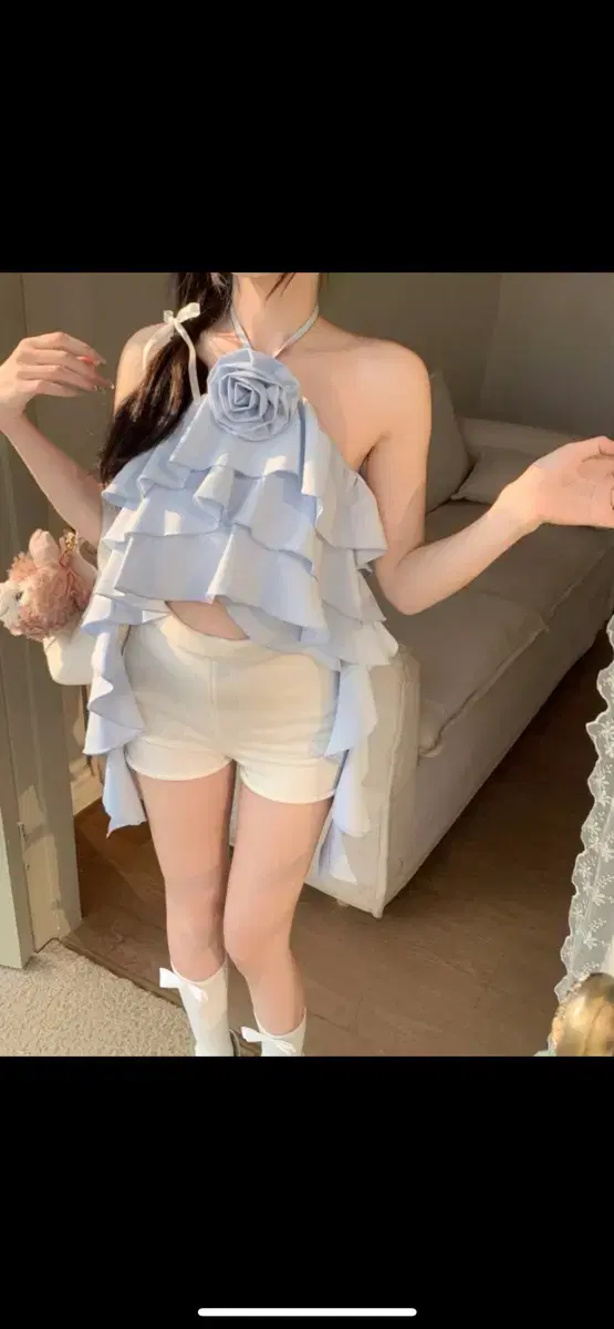 [휴양지룩 강추/꽃 브로치xxx] 홀터넥 셔링프릴 탑(소라)