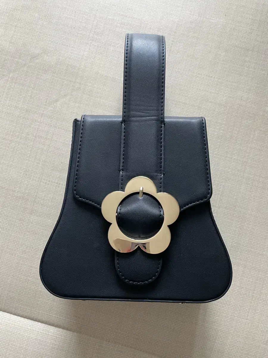 Heychix Heyday Flower Buckle Block Bag (almost new)