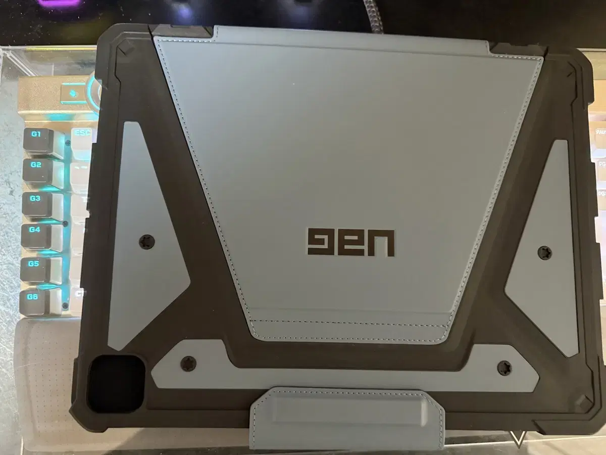 UAG 아이패드 프로 M4 13인치 메트로 케이스