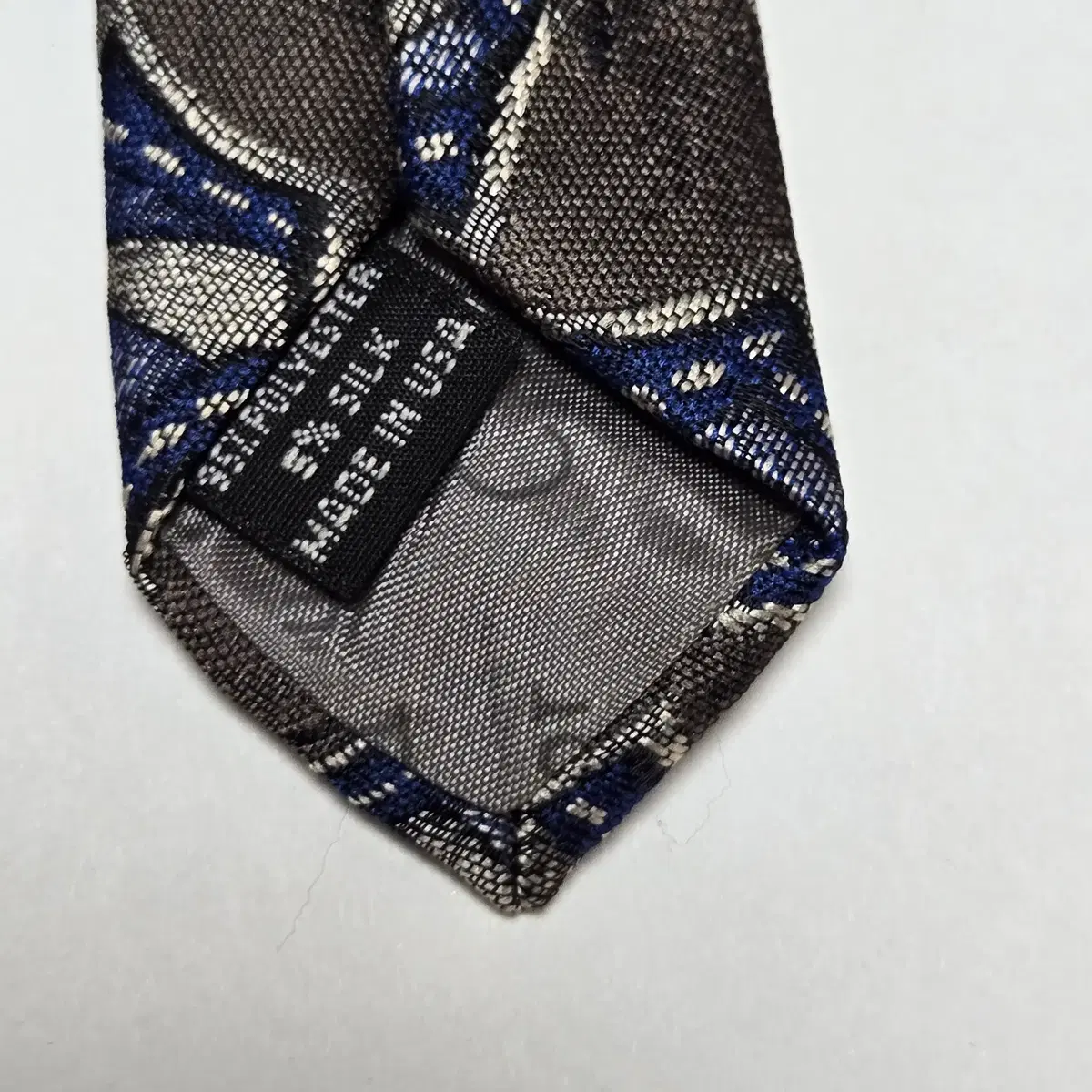 DIOR | 디올 Genuine Christian Dior neckties made in the DIOR | 디올 Genuine Christian Dior neckties made in the