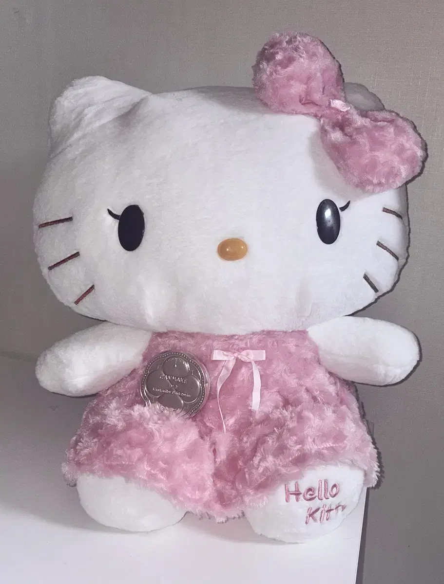 doll / / / / / / / / / / / / / / / / / / / / / / / / / /