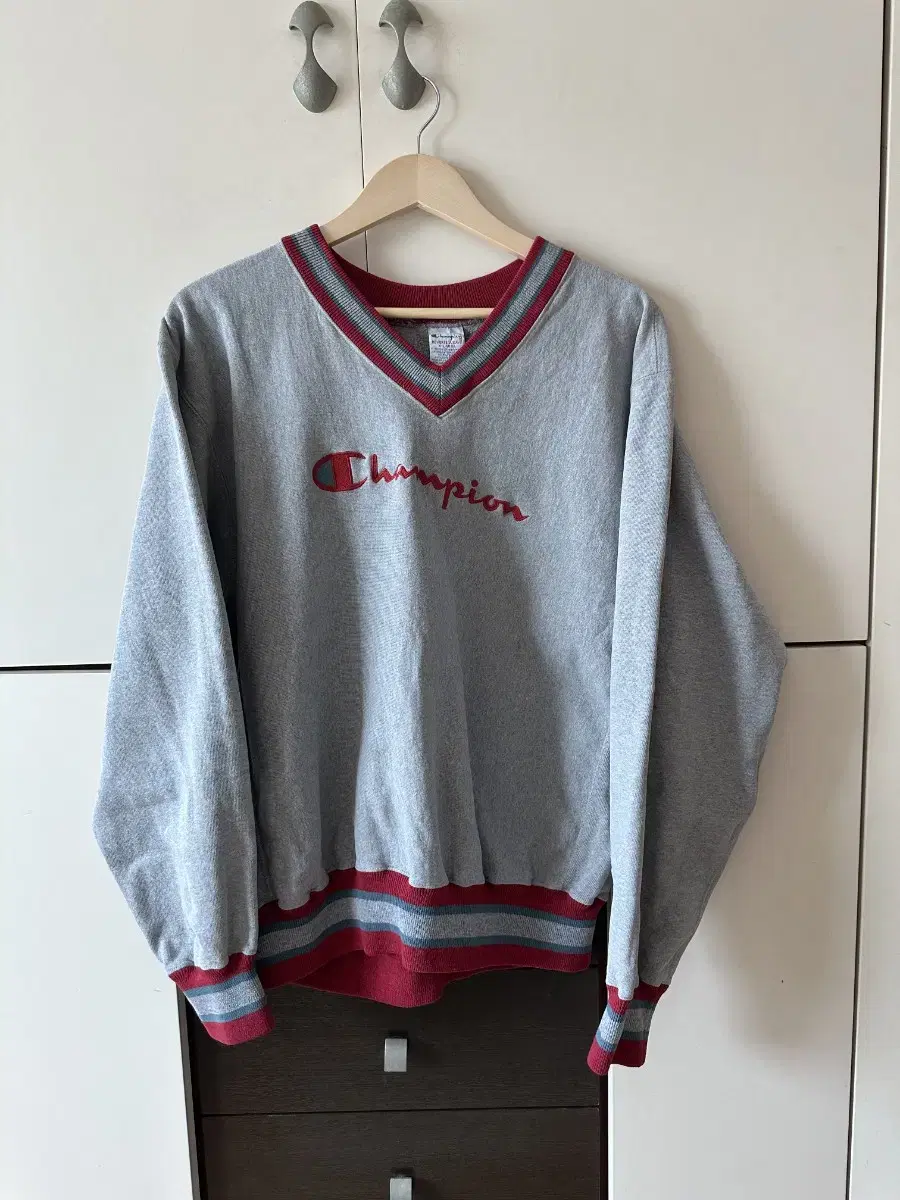 챔피온 리버스위브 90s 브이넥 맨투맨